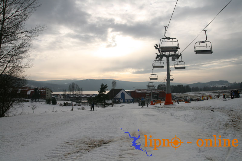 A lanovky stoj, na kopcch Skiarelu Lipno se ji prohn nkolik destek nadenc - 29.11.2008