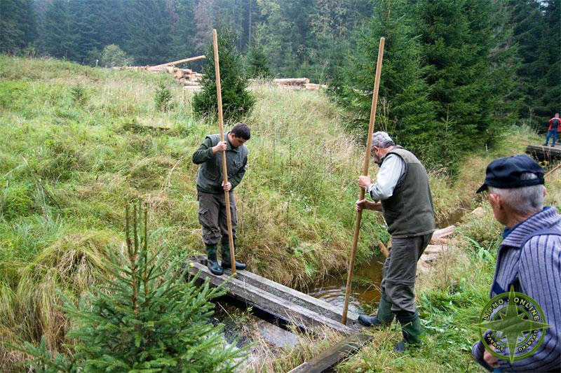 Voda se reguluje pomoc stavidel - Stock potok 12.09.2009