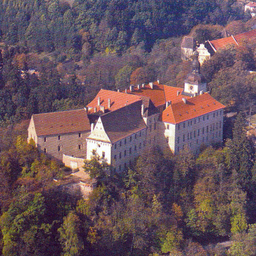 Raztko do turistickho pasu mete zskat na pokladn zmku nebo v informanm centru v Bechyni<br>www.panstvi-bechyne.cz - www.visitbechyne.cz<br>Obrzek je naskenovn s originlnho propaganho materilu Jihoeskho kraje<br>www.rozmberskyrok.cz