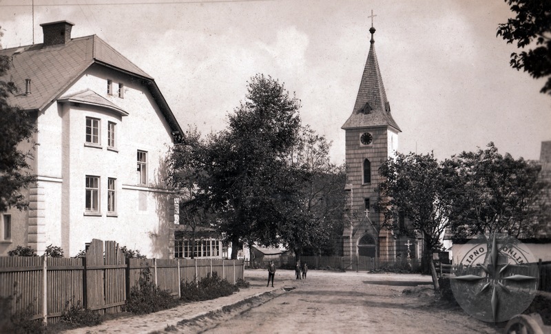 Fotografie ke krtk zprv o vnonm smrku na Kvild - na historick pohlednici jsou zachyceny potky rstu dnes vysokho stromu. <br>
http://www.lipno-online.cz/editorial_oznameni.php?akce=news_zobraz&pridn=232